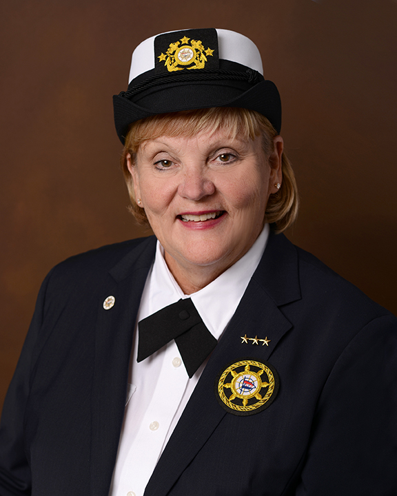 GM08292 final(web) Commodore Rose McEntire